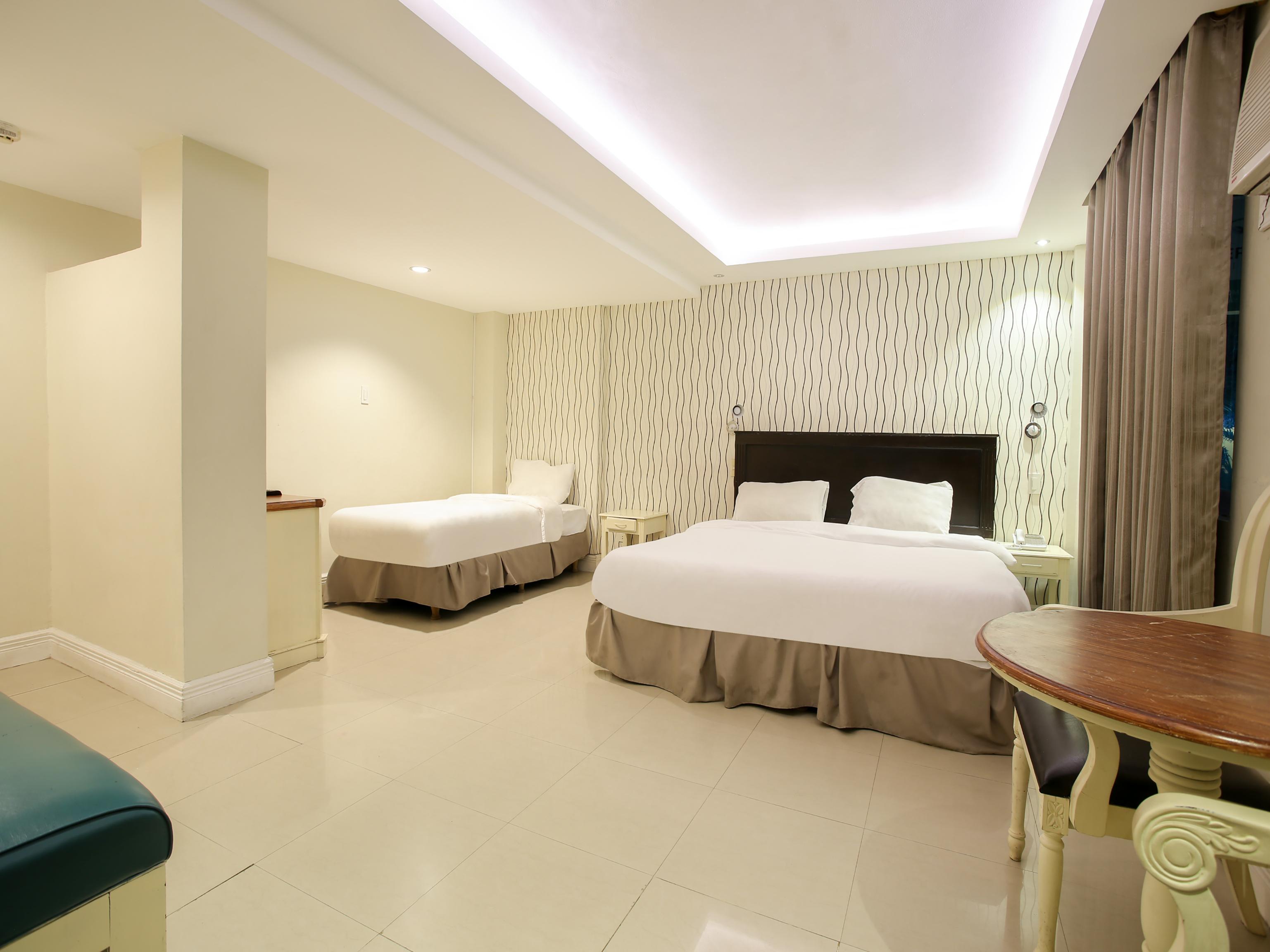 אנגלס Hotel Euroasia By Bluebookers מראה חיצוני תמונה