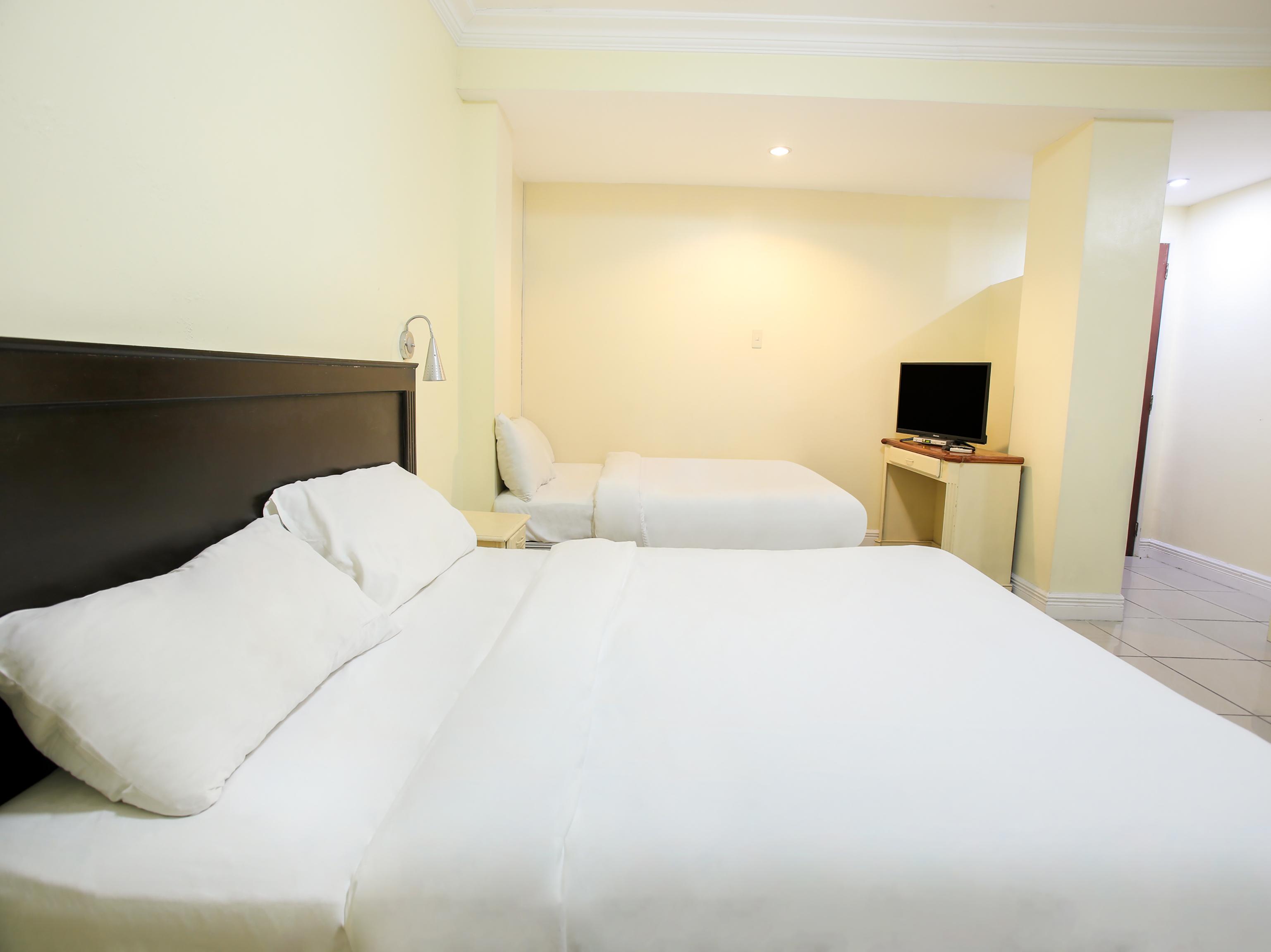 אנגלס Hotel Euroasia By Bluebookers מראה חיצוני תמונה