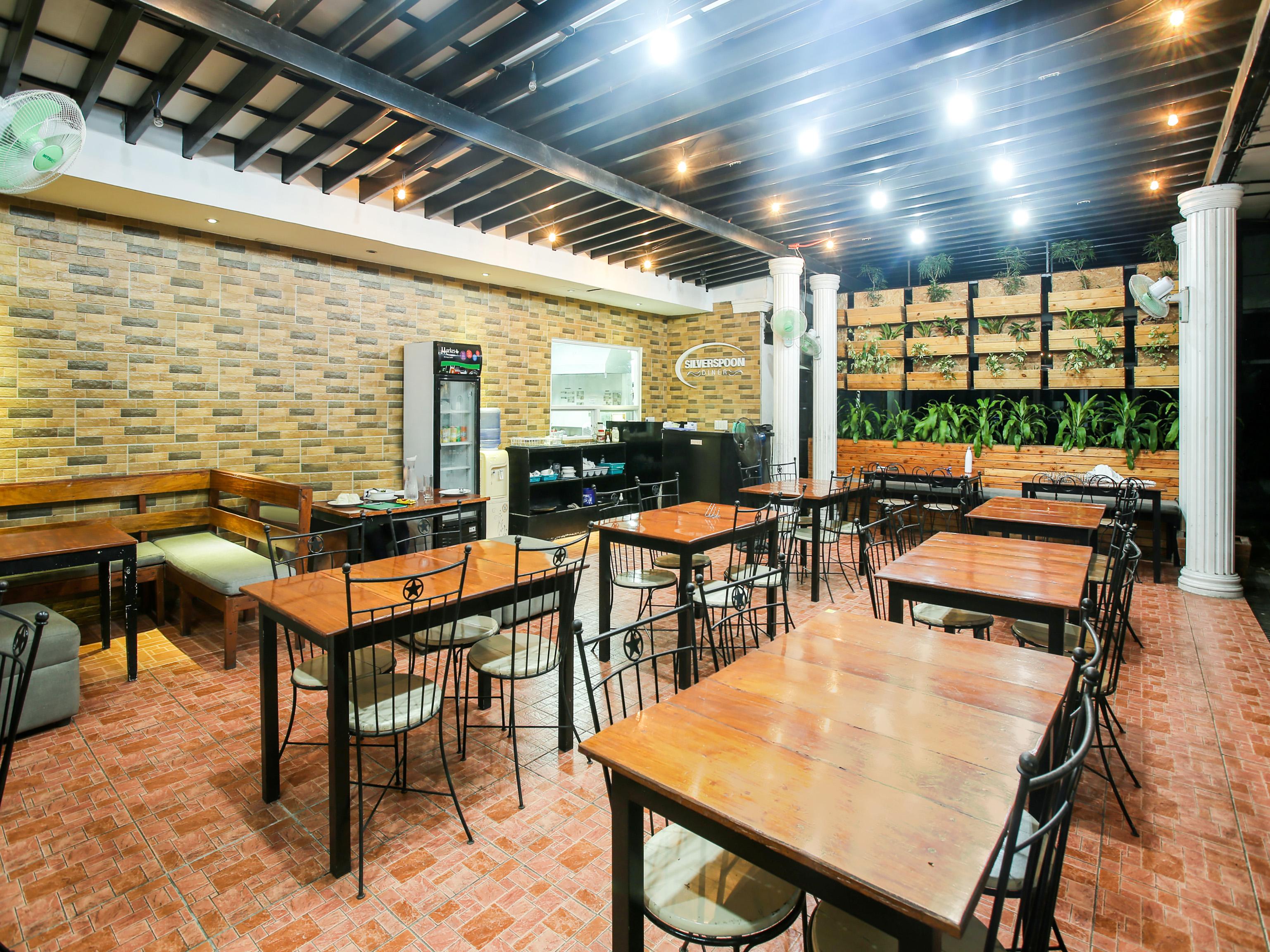 אנגלס Hotel Euroasia By Bluebookers מראה חיצוני תמונה