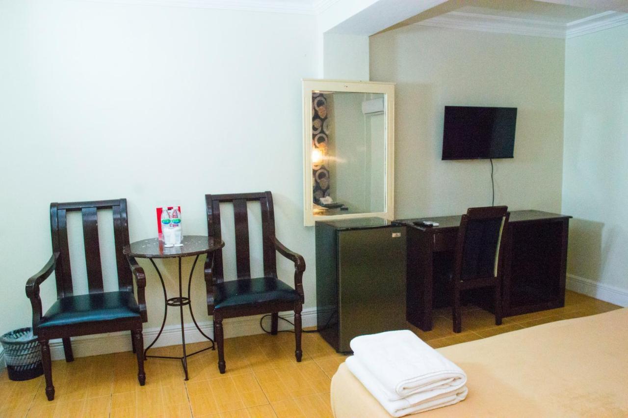אנגלס Hotel Euroasia By Bluebookers מראה חיצוני תמונה
