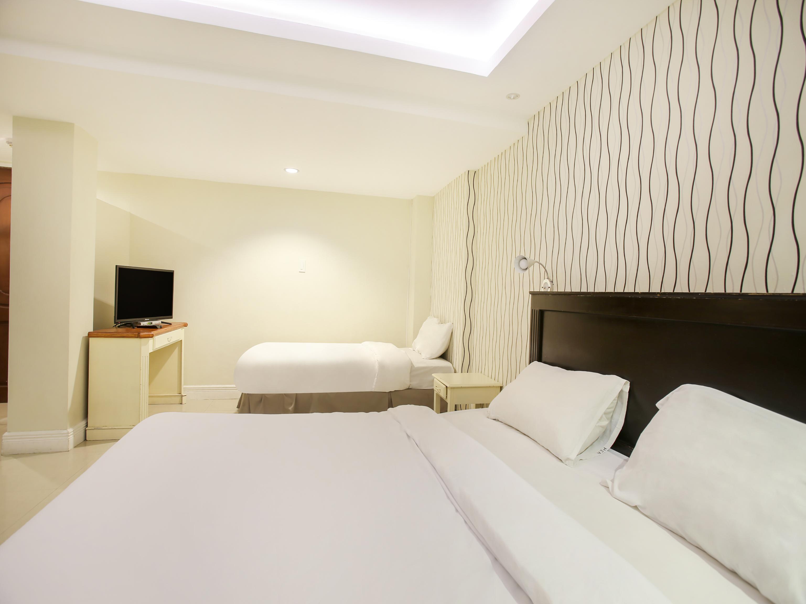 אנגלס Hotel Euroasia By Bluebookers מראה חיצוני תמונה