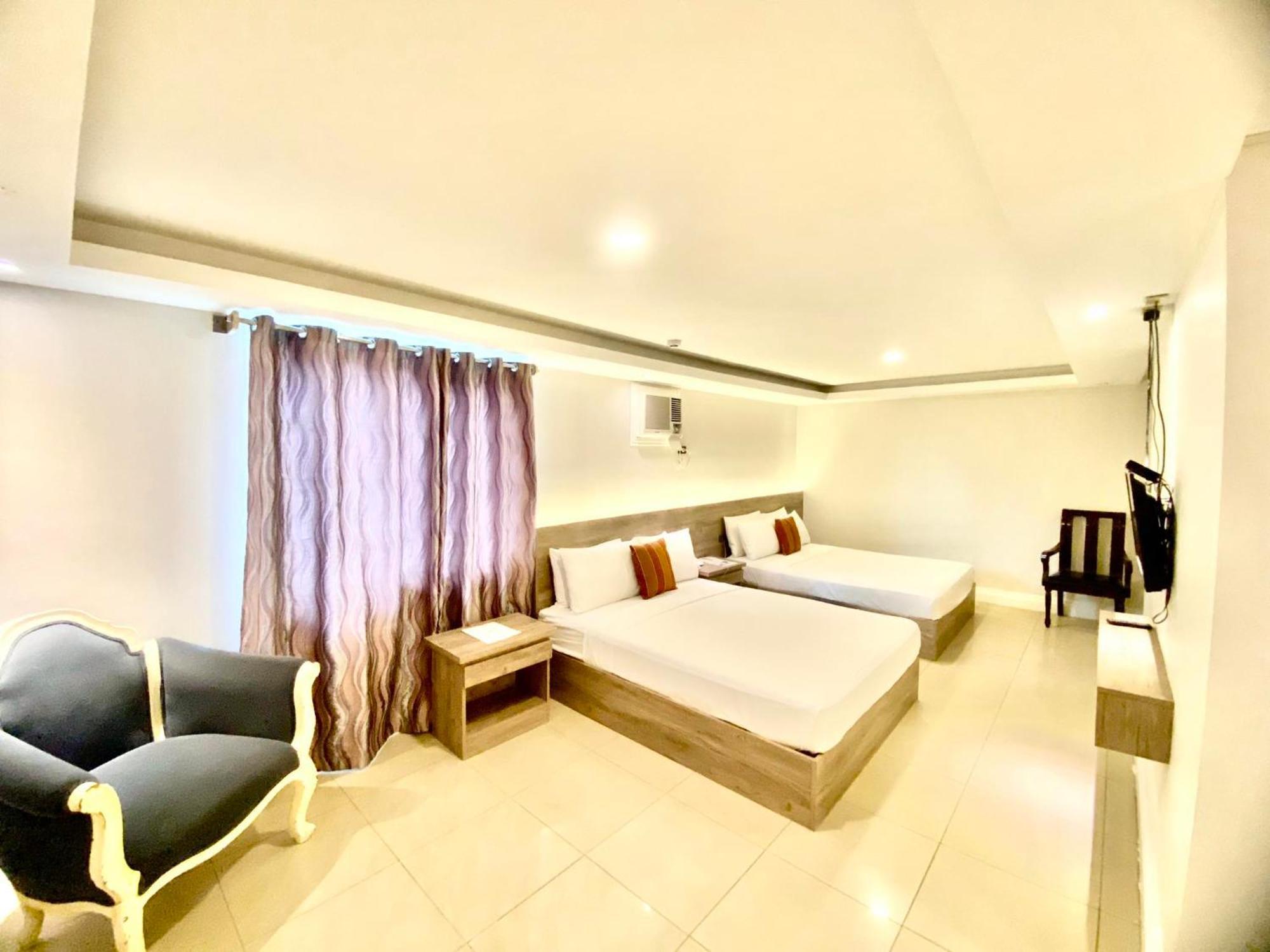 אנגלס Hotel Euroasia By Bluebookers מראה חיצוני תמונה