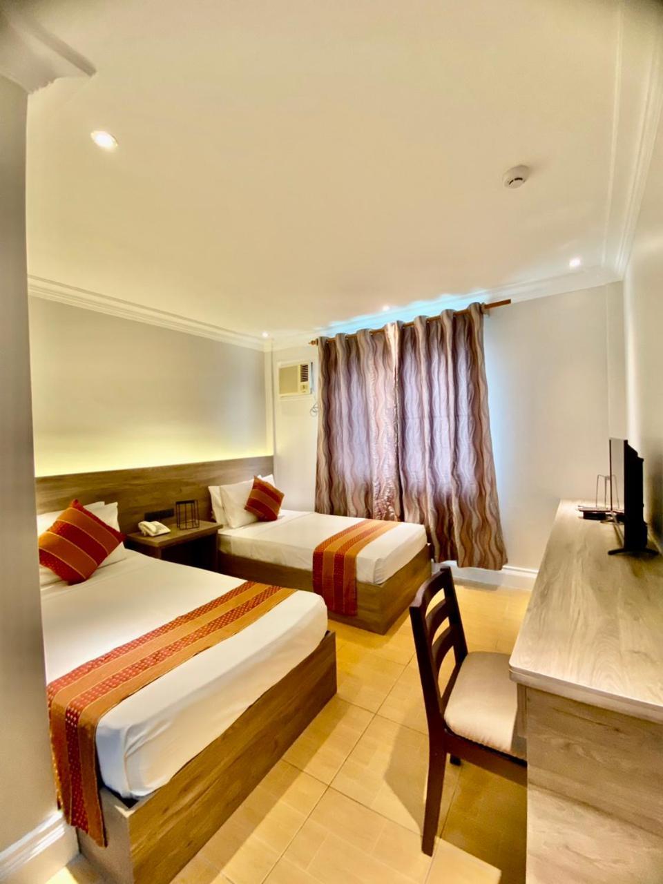 אנגלס Hotel Euroasia By Bluebookers מראה חיצוני תמונה