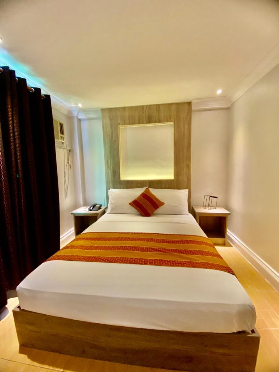 אנגלס Hotel Euroasia By Bluebookers מראה חיצוני תמונה