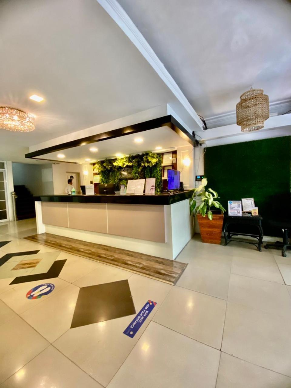 אנגלס Hotel Euroasia By Bluebookers מראה חיצוני תמונה