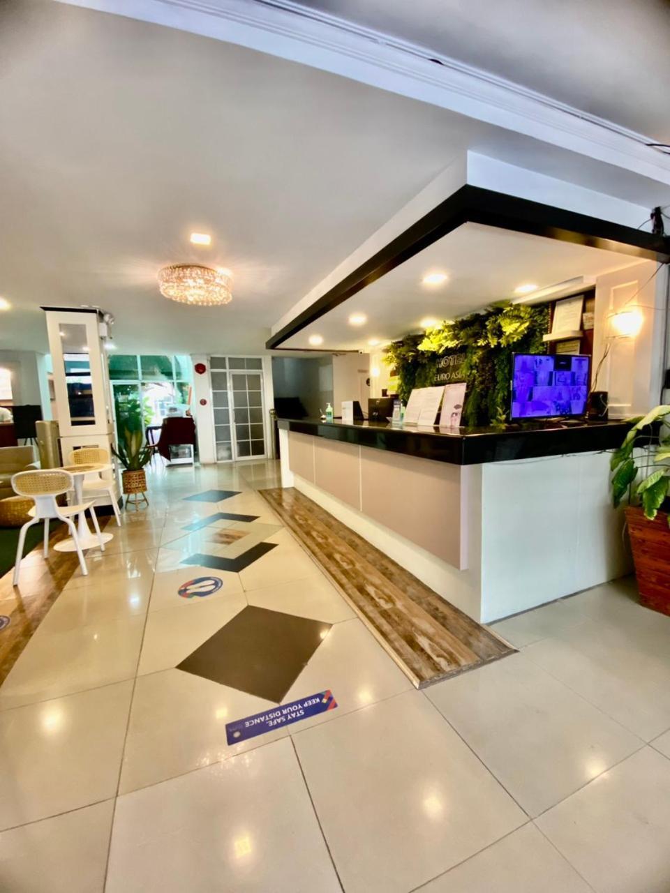 אנגלס Hotel Euroasia By Bluebookers מראה חיצוני תמונה