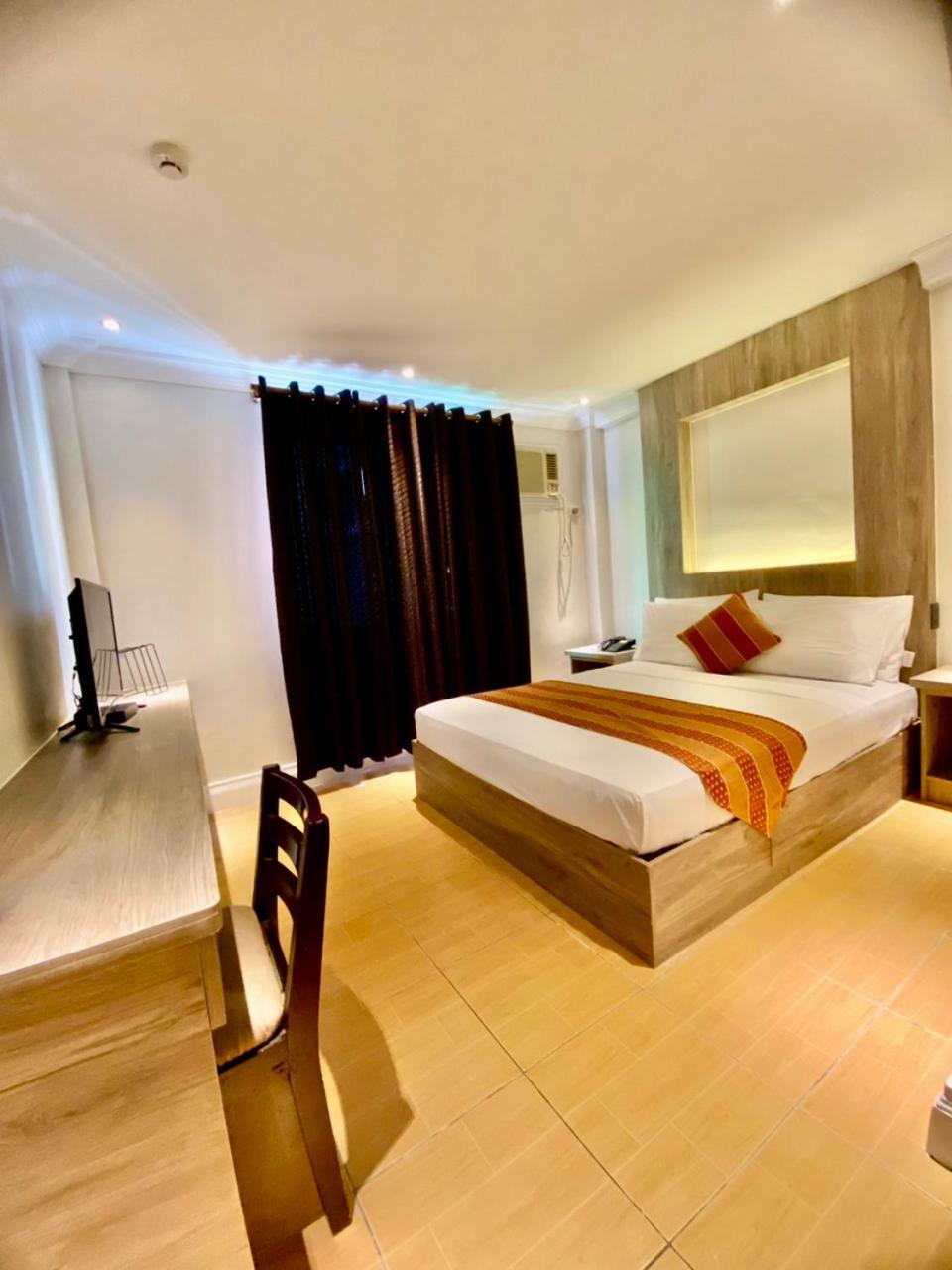 אנגלס Hotel Euroasia By Bluebookers מראה חיצוני תמונה