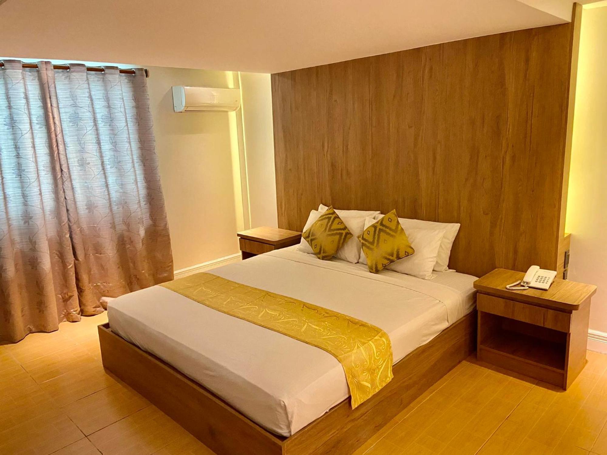 אנגלס Hotel Euroasia By Bluebookers מראה חיצוני תמונה