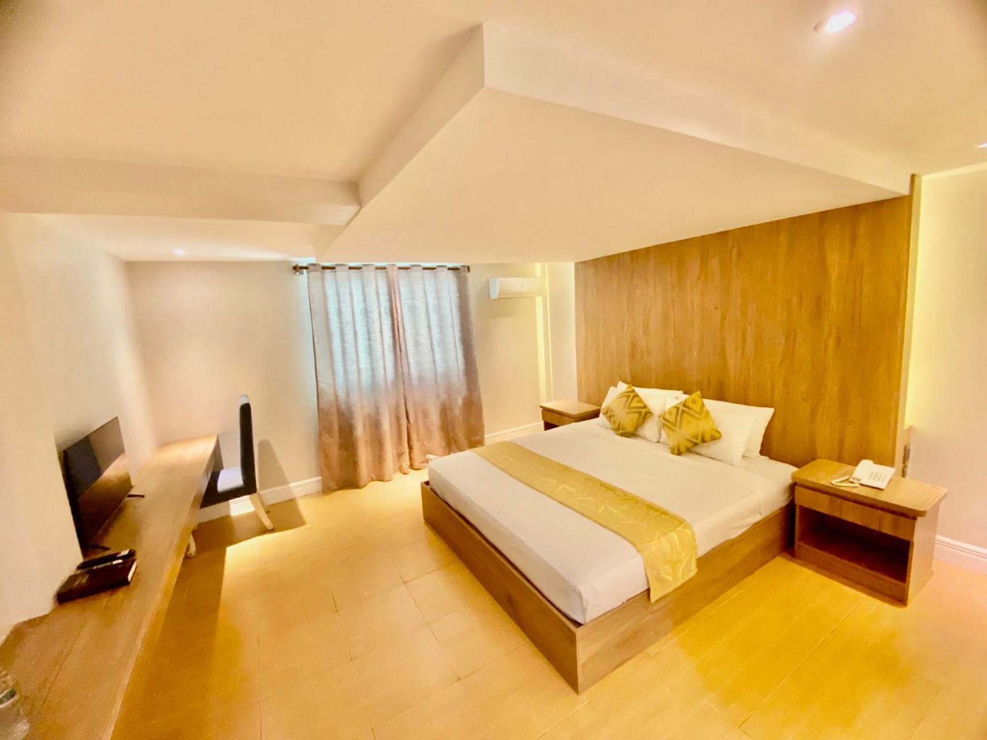 אנגלס Hotel Euroasia By Bluebookers מראה חיצוני תמונה